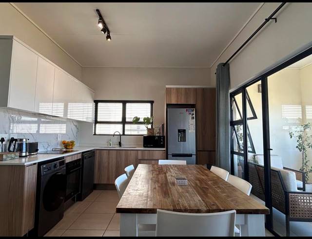 2 BEDROOM APARTMENT FOR SALE IN SANDOWN